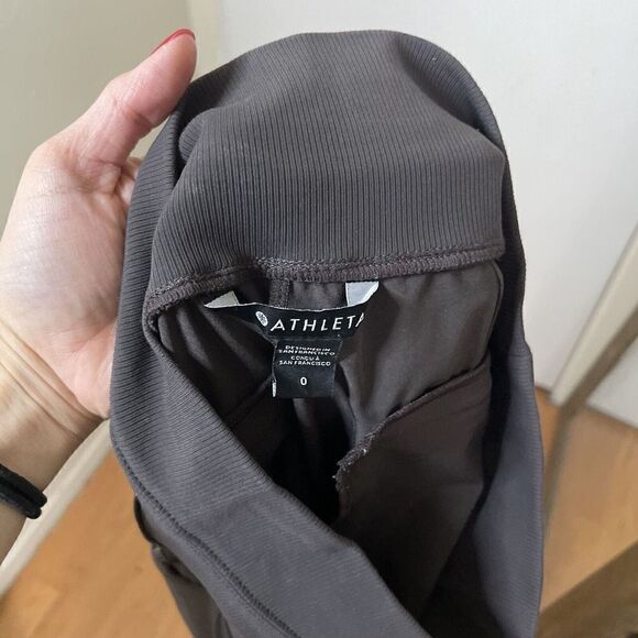 ATHLETA grayish brown cropped jogger pants side trim detail size us 0 - Picture 6 of 7